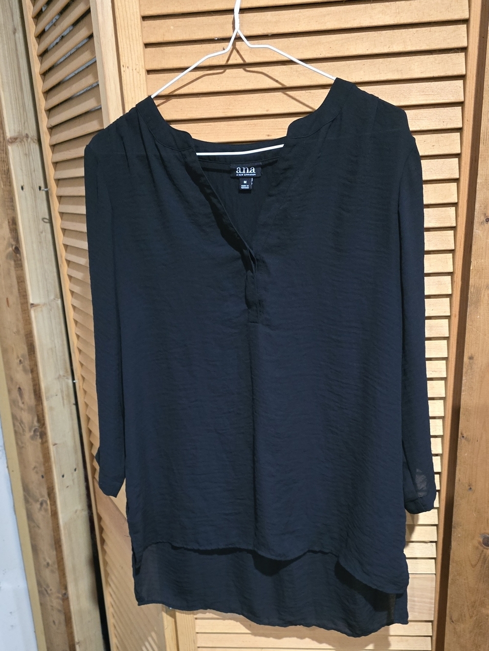Black V-Neck Lightweight Women's Blouse 3/4 Sleeves Size Medium